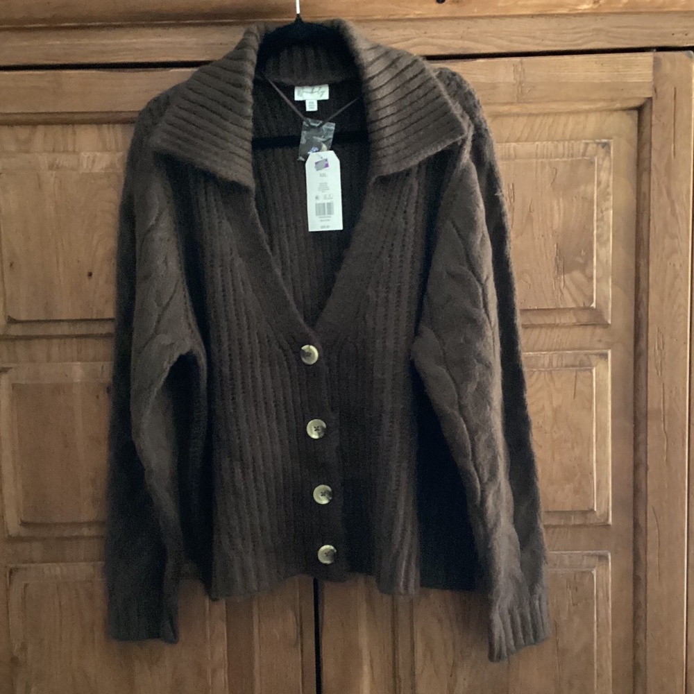 Wonderby. XXL. Brown cardigan sweater.